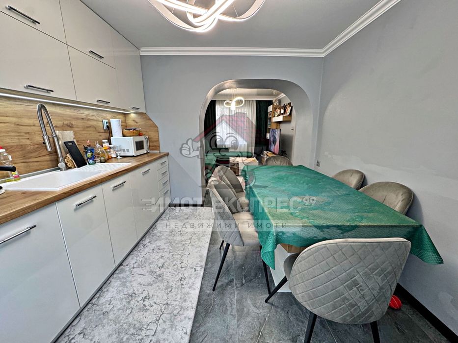 Самостоятелна къща, с двор, кв.Метоха