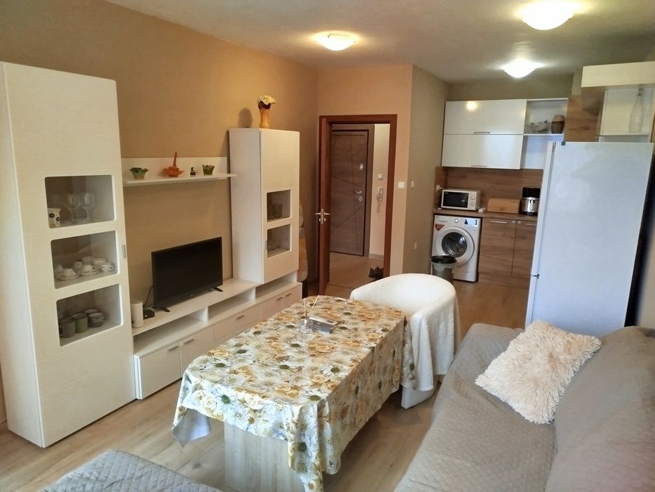 Давам под наем двустаен апартамент в славейков