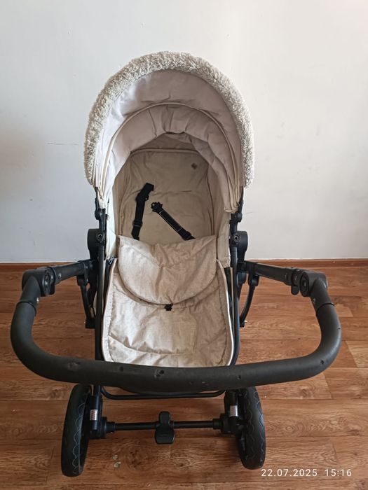 Срочно продаётся коляска 15 тыс