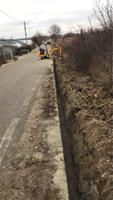 Miniexcavator de inchiriat