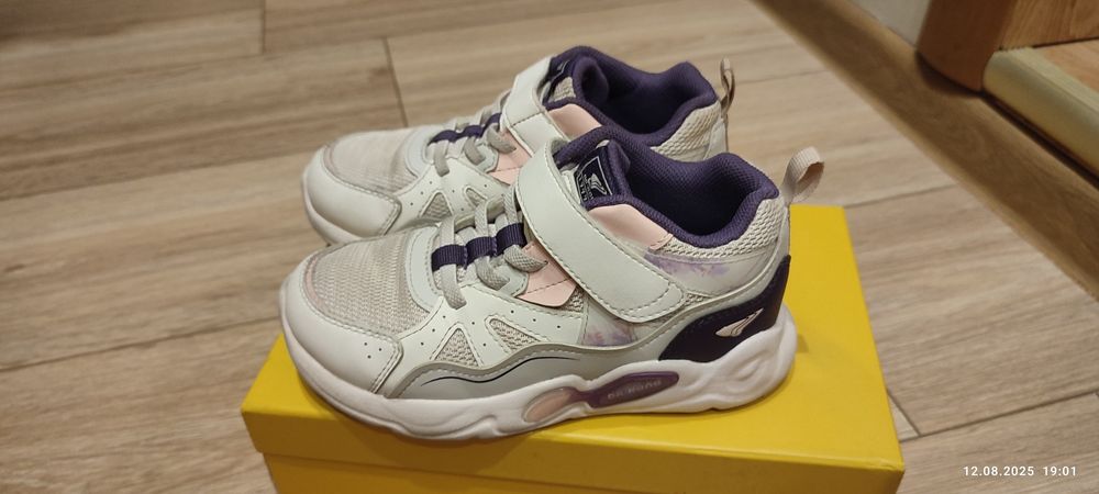 Кроссовки длядевочки 30 р Dr Kong