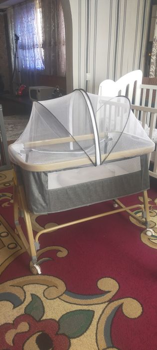 Продам манежку для новорожденных