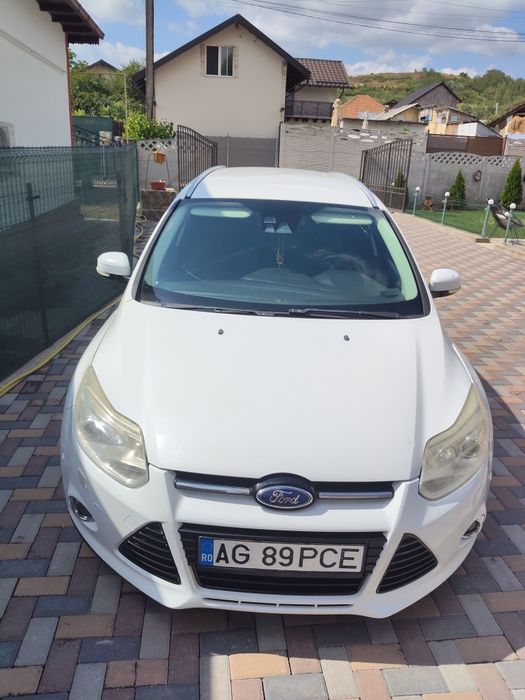 Vând Ford focus , proprietar de 5 ani, mai multe detalii la telefon