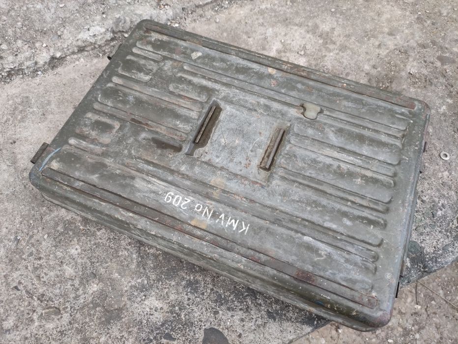 Метална военна кутия KMV No 209 
​Описание:
​Продавам здра