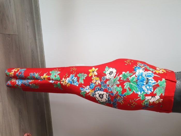 Pantaloni Zara cu talie inalta si evazati