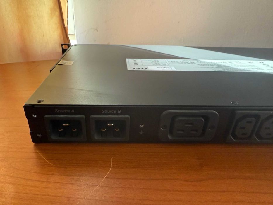 APC AP4423 автоматичен превключвател на захранване (ATS)