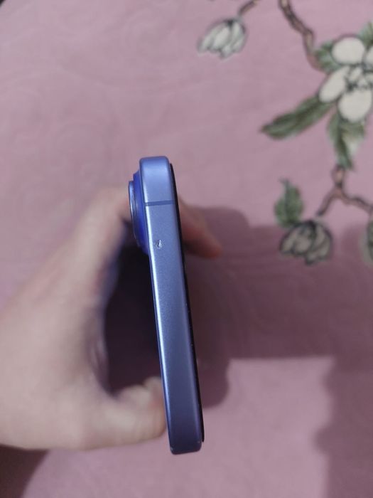 Продам айфон 16+