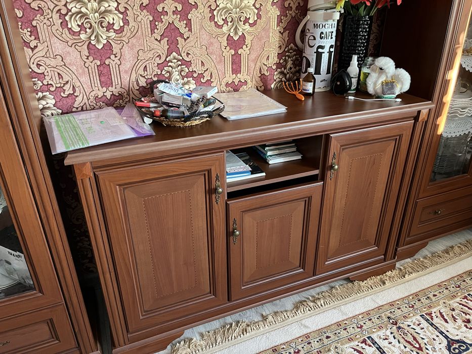 продам сервант для гостиной