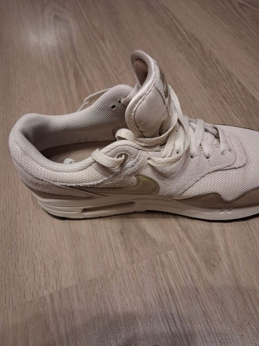Продавам маратонки Nike Airmax 1