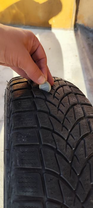 Зимни гуми DAYTON 185/60/15 два броя