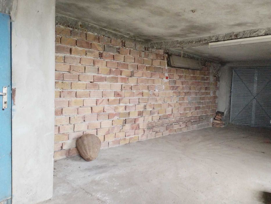 Продава се етаж от къща в село Първомайци.