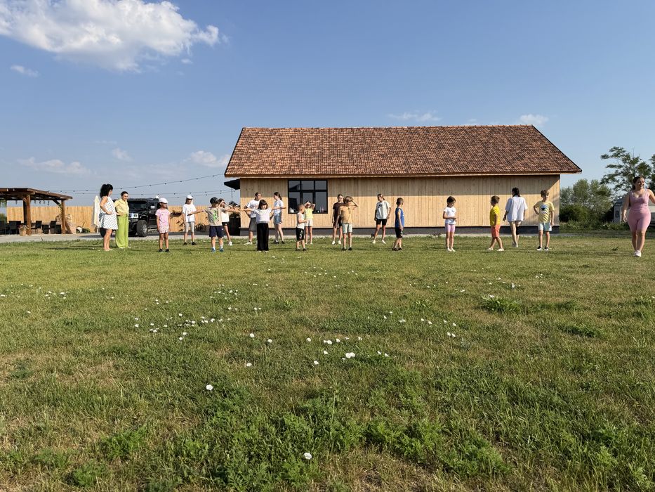 Hambar -centru de echitatie -De vanzare