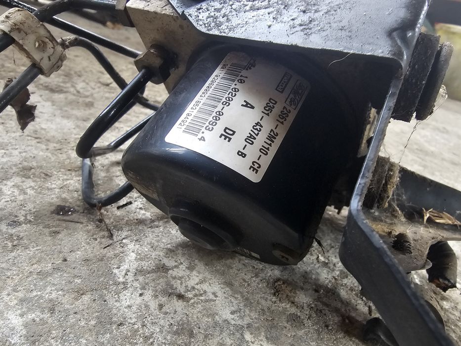 Pompa ABS avand codul original 2S61-2M110-CE, pentru Ford Fiesta