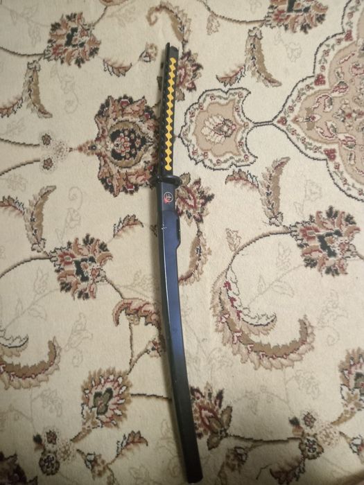 Продам катану деревянную