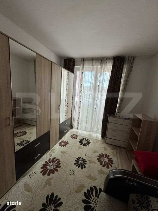 Apartament o camera,  40 mp, decomandat, zona Porii
