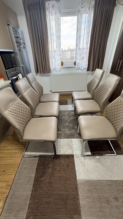 Se vinede set covoare si 6 scaune bucatarie