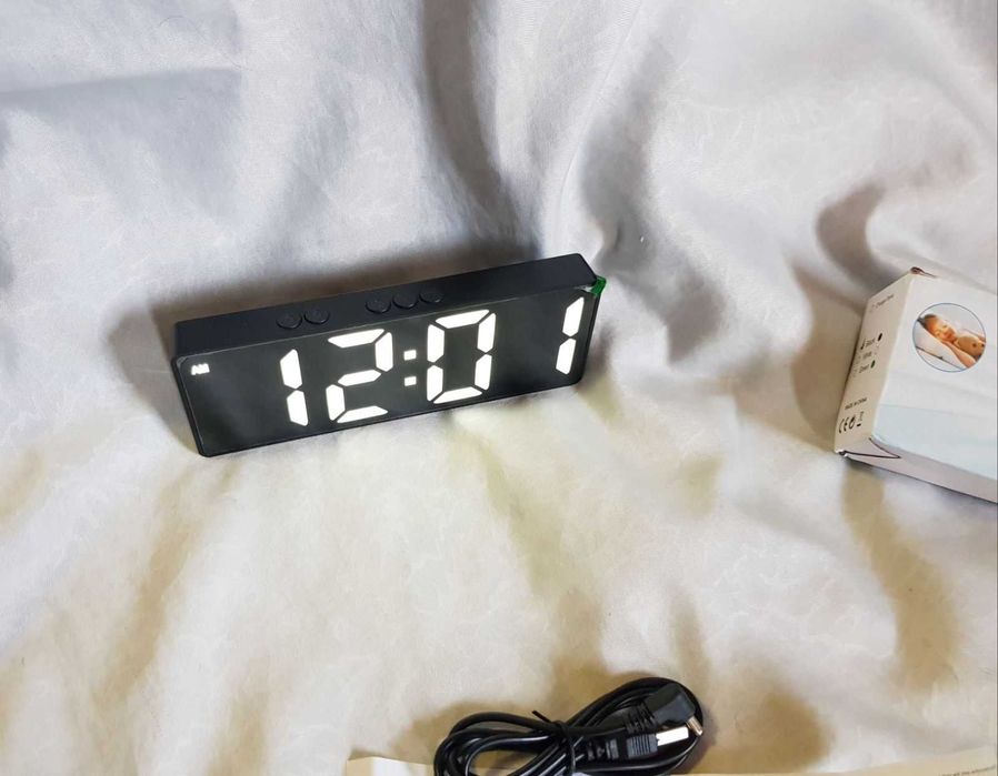 часовник LED настолен будилник аларма големи числа, дигитален, десктоп