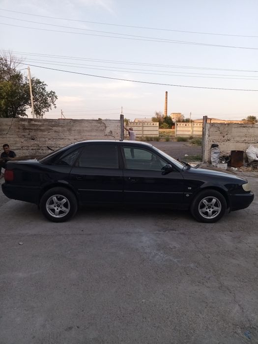 Ухоженныц Автомобиль Ауди