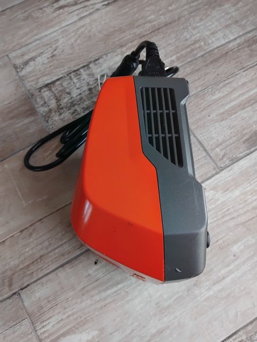 Incarcator Husqvarna QC 330 DEFECT