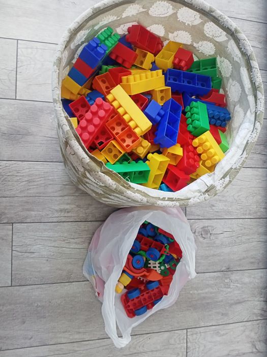 Конструктор 430 деталей+мелочи к нему