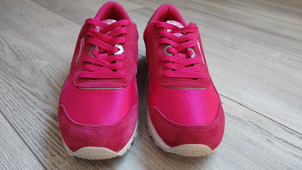 Дамски розови велурени маратонки REEBOK CL NYLON EUR38