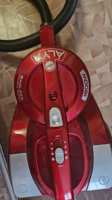 Продам пылесос .