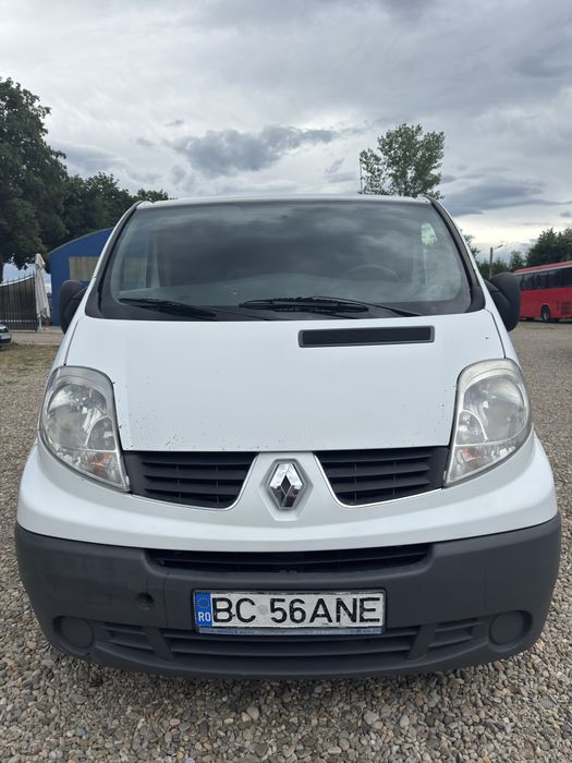 RENAULT Trafic 2013 — imagine 2