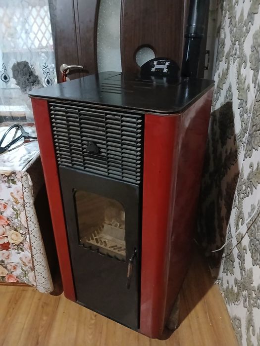 Soba pe peleți cu burlane incluse
