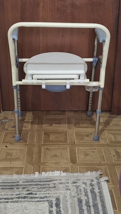 Санитарный стул туалет