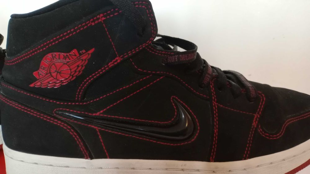 Оригинални маратонки NIKE AIR JORDAN 1 Mid