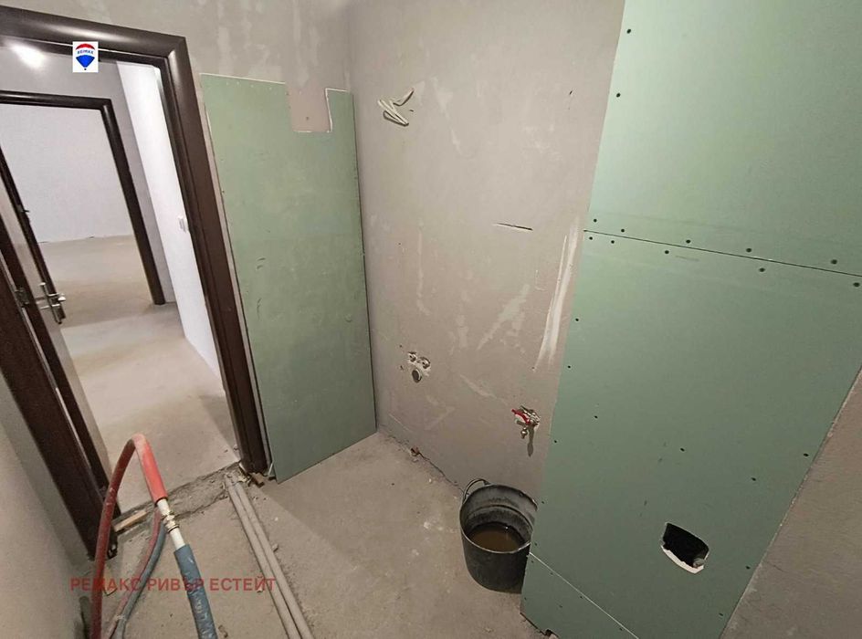 Продава се Тристаен апартамент в Русе, Център - 102 кв.м за 1588 €/кв.м - Снимка #8