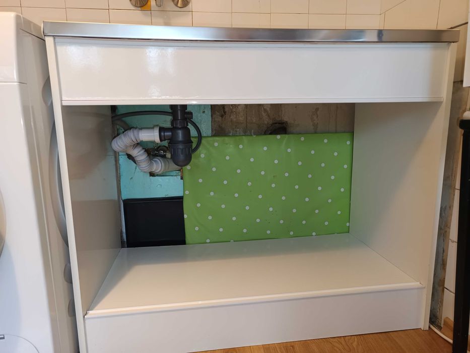 Кухненски шкаф с мивка