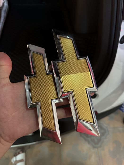 Оригинальный шильдик эмблема Chevrolet Tracker 2