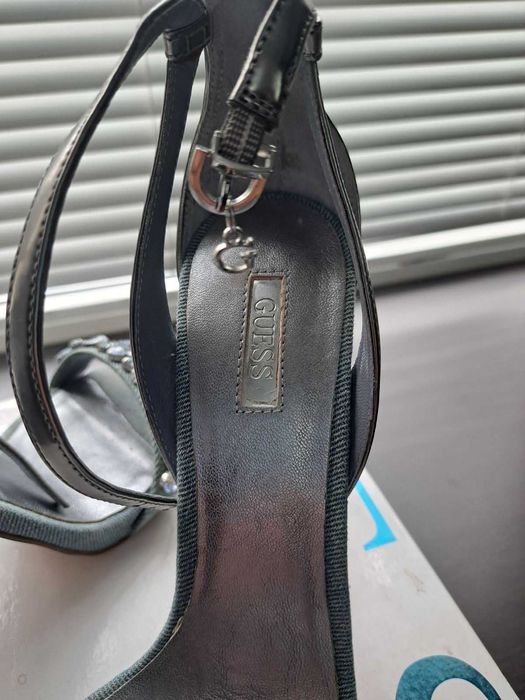 GUESS сандали р.38