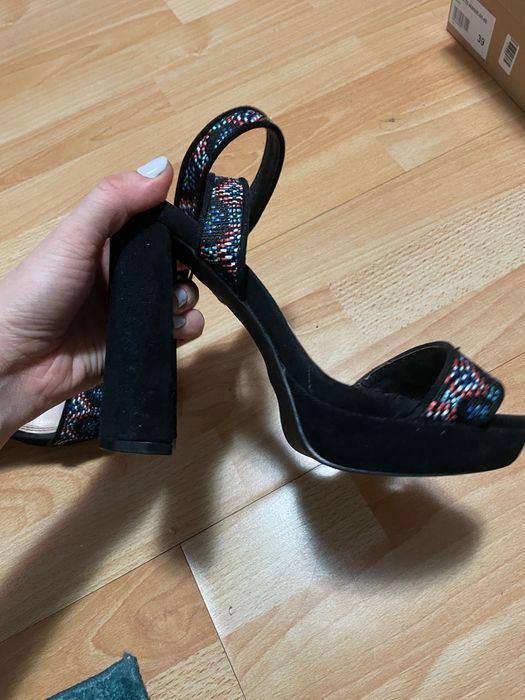 Sandale cu toc stradivarius