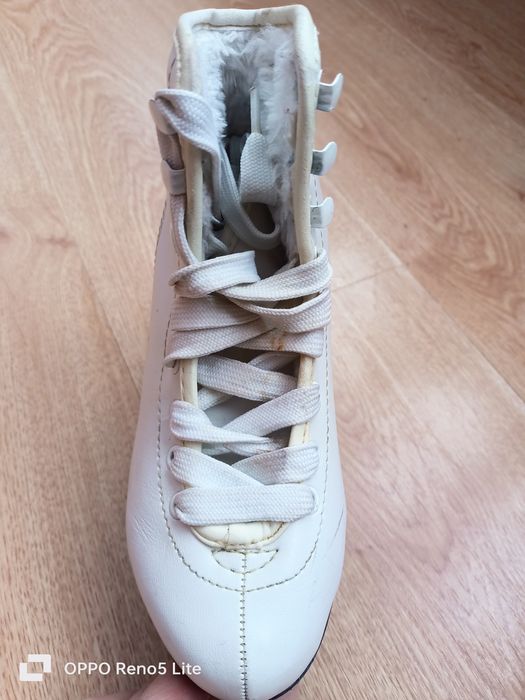 Коньки белый... утеплённые... для девочек