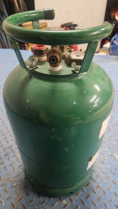 Газ бутилка със сонда за кемпар или каравана.