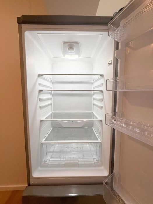 Frigider cu congelator Arctic