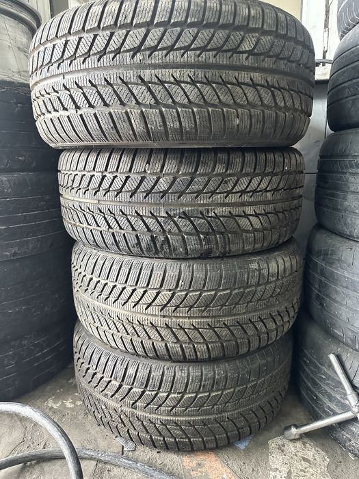 Продам зимние шины 225/45/17