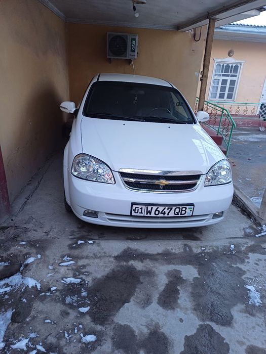 Ласетти сотилади