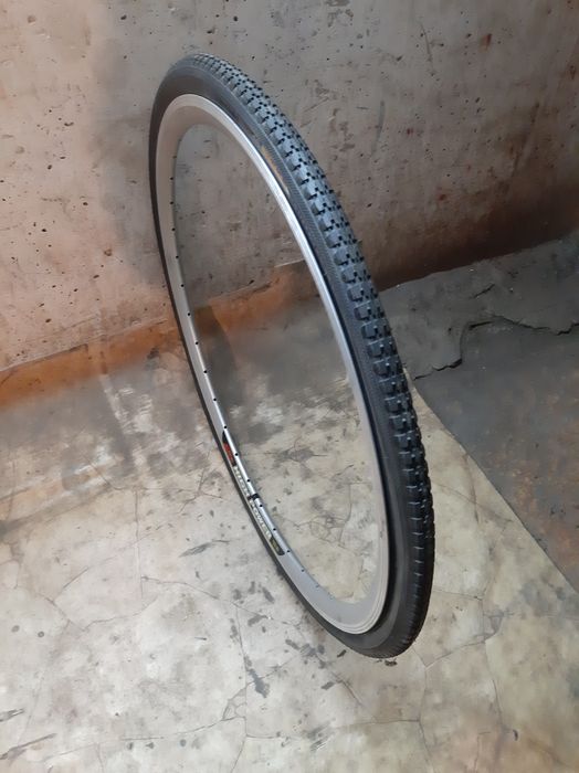 Обод велосипедный с покрышкой