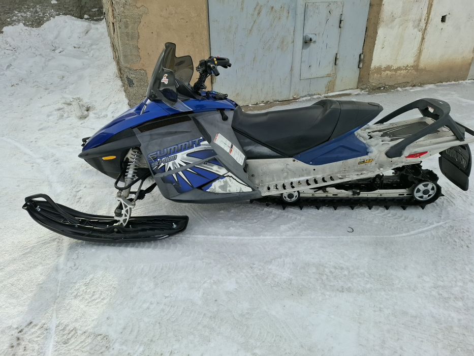 Продам снегоход   2006г