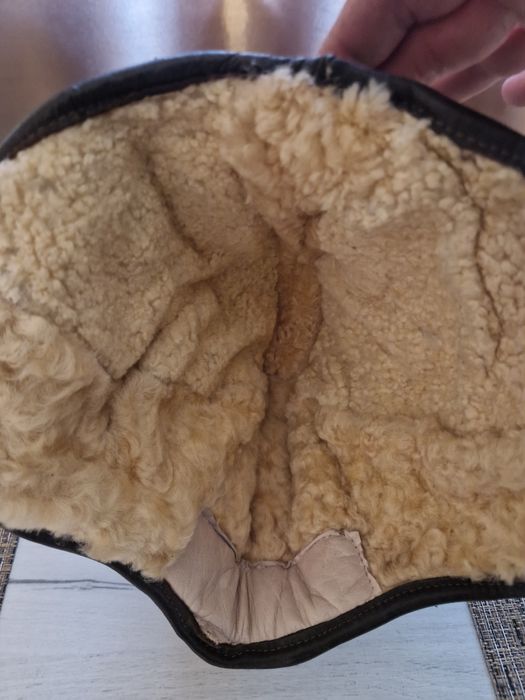 Кожена мека моториска каска нова