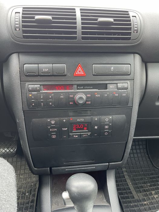 Audi A3 1.6 benzina automat