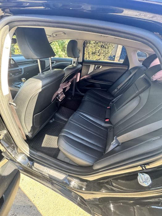 продам автомобиль Kia K8