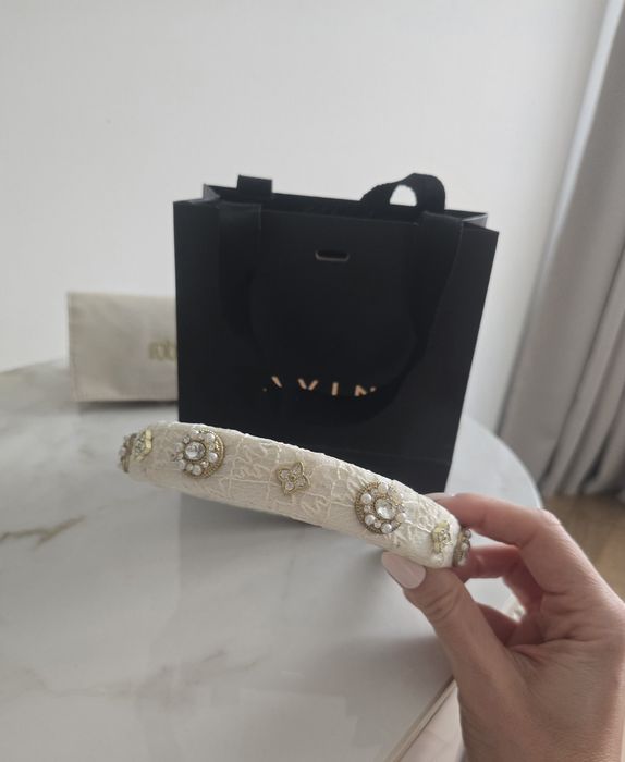 Чисто нова диадема AVIN с камъни и перли