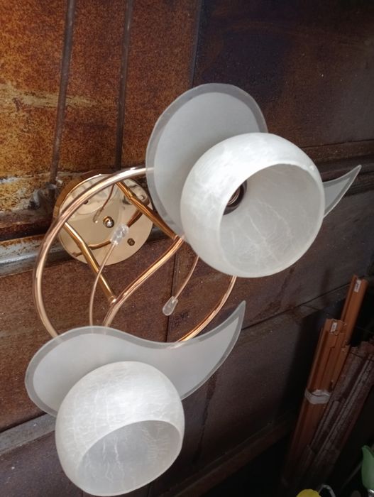 Продам люстры люстры