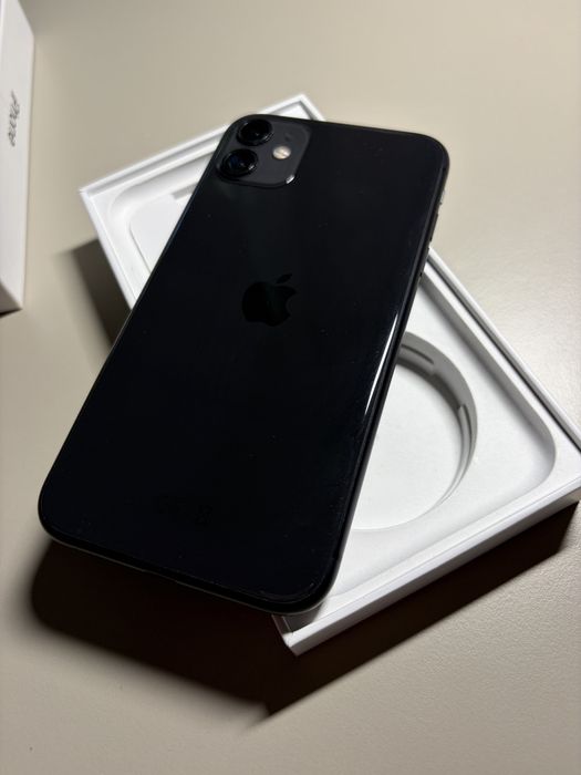 iPhone 11 Black 64 GB