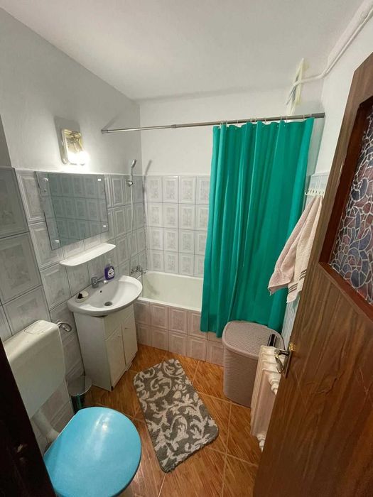 Închiriez apartament
