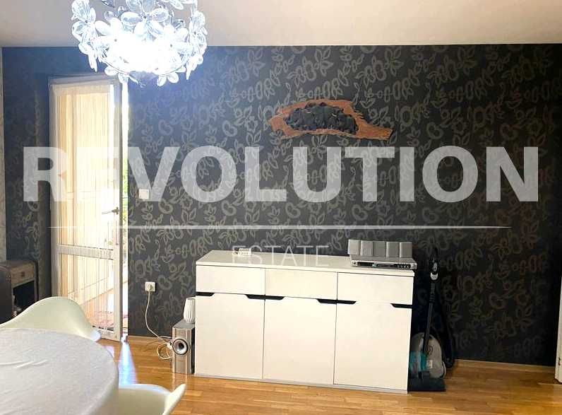 Просторен двустаен апартамент в жк. Бриз